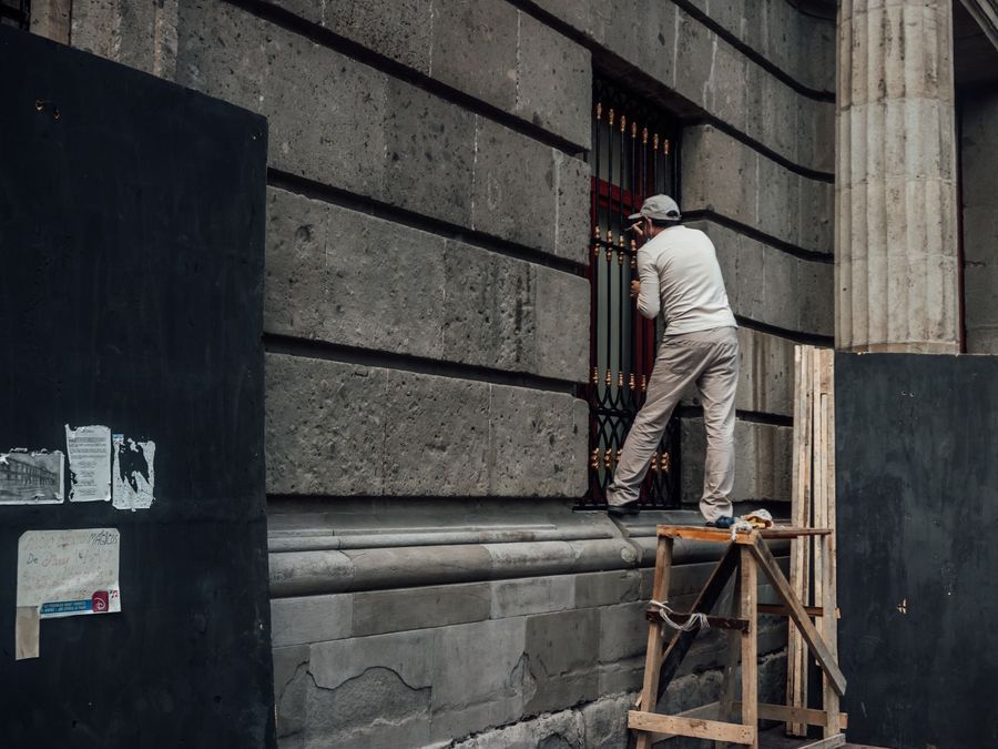 Restauración de fachadas — trabajo en ejecución